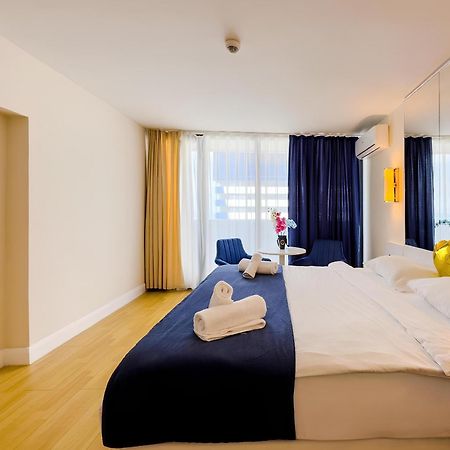 Orbi City Apartment With Sea View Batumi Bagian luar foto
