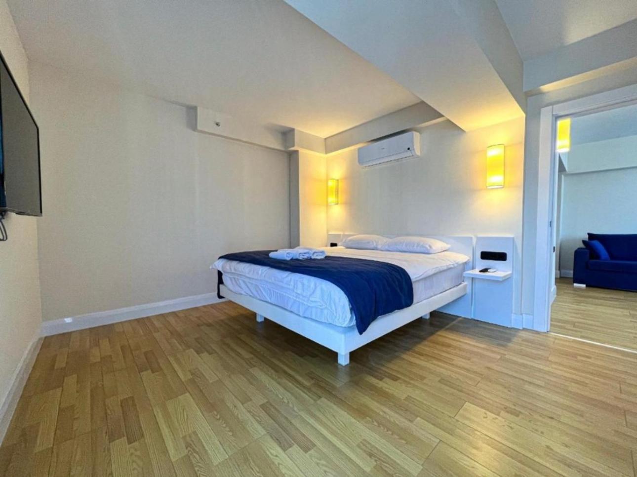 Orbi City Apartment With Sea View Batumi Bagian luar foto