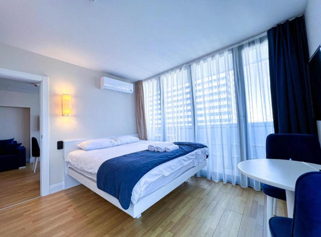 Orbi City Apartment With Sea View Batumi Bagian luar foto