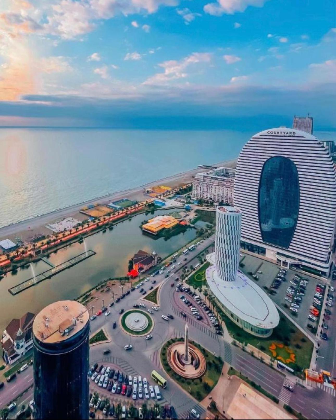Orbi City Apartment With Sea View Batumi Bagian luar foto