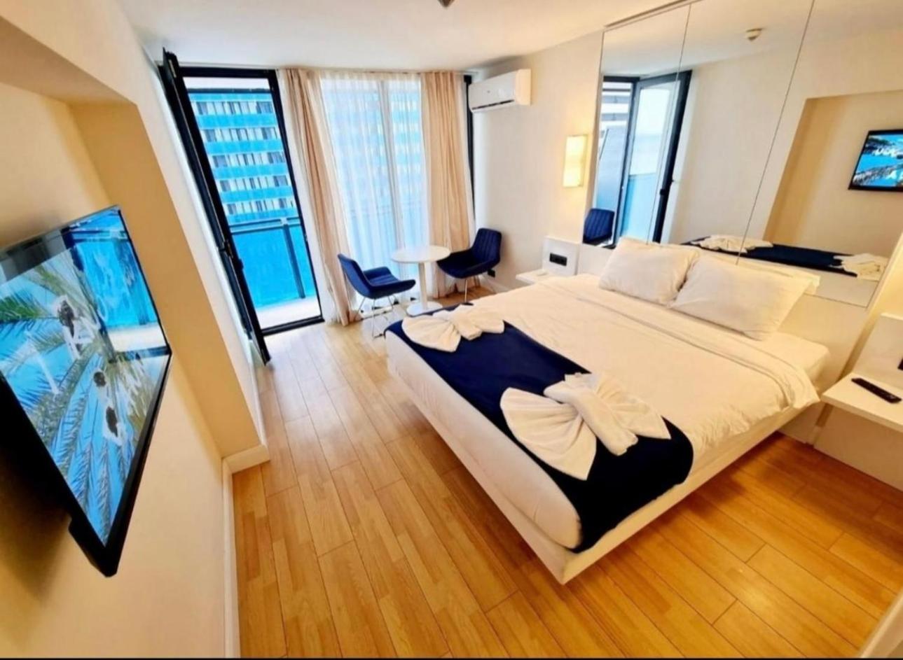 Orbi City Apartment With Sea View Batumi Bagian luar foto