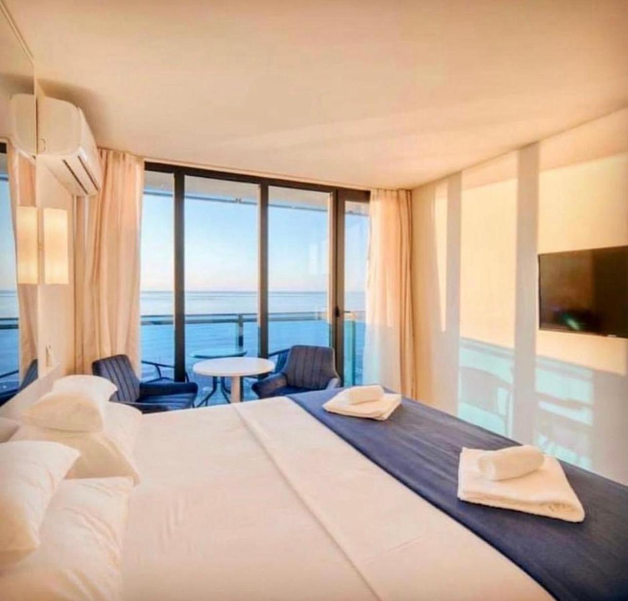 Orbi City Apartment With Sea View Batumi Bagian luar foto
