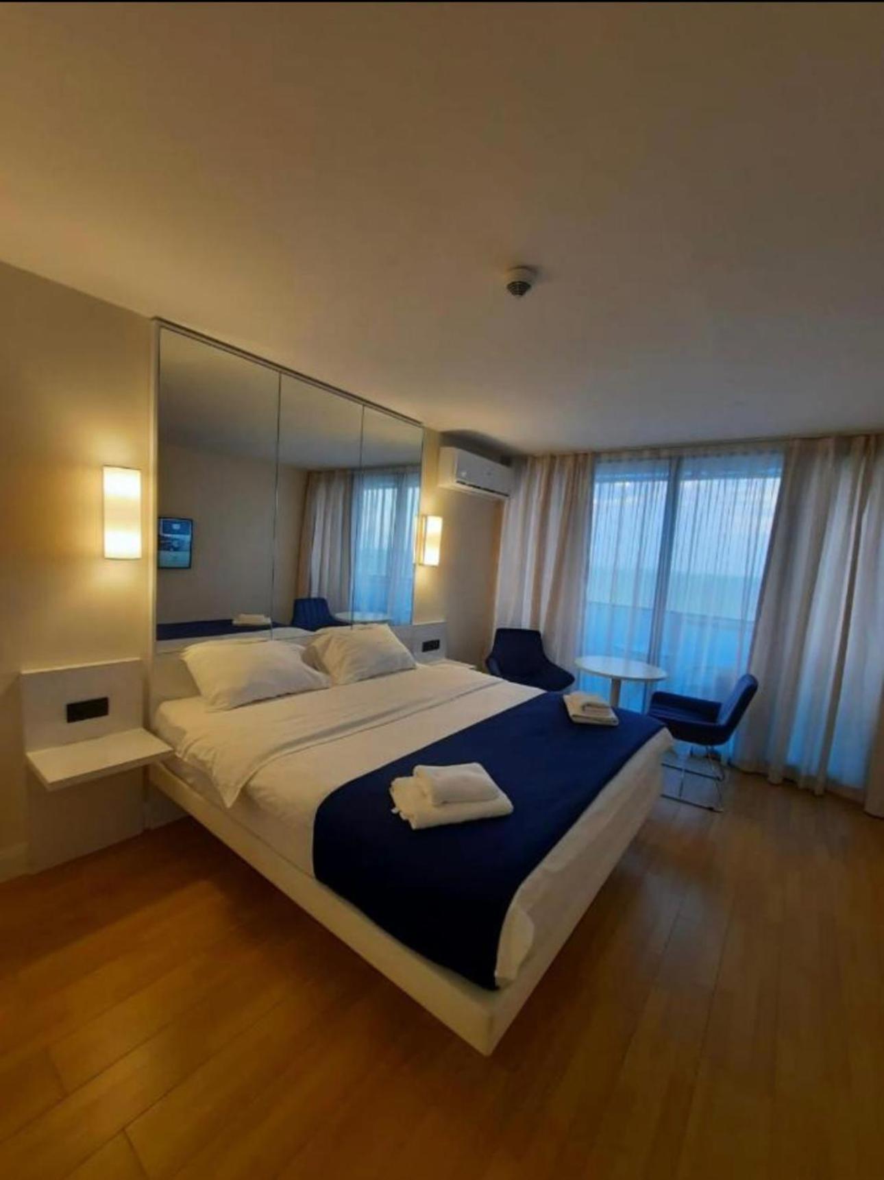 Orbi City Apartment With Sea View Batumi Bagian luar foto