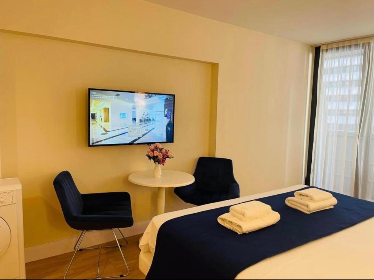 Orbi City Apartment With Sea View Batumi Bagian luar foto