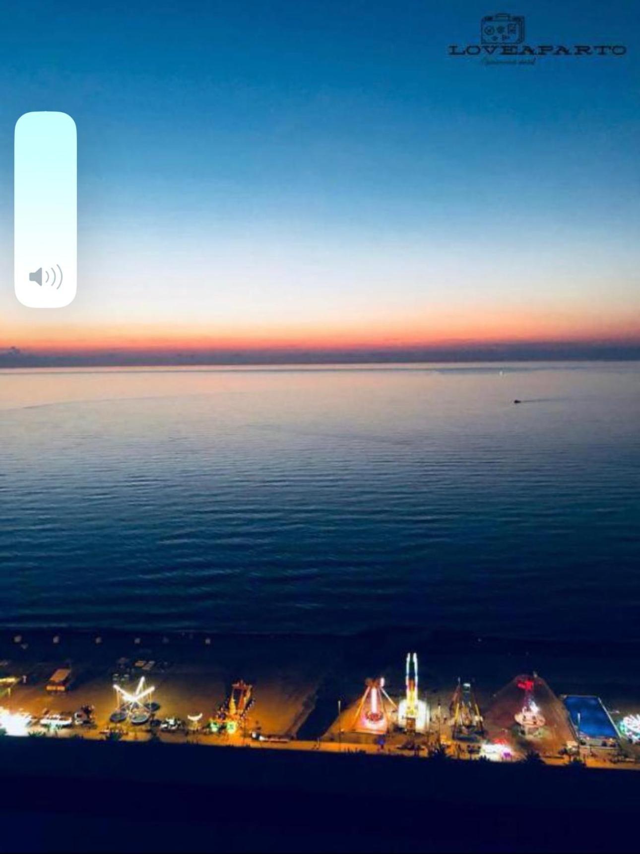 Orbi City Apartment With Sea View Batumi Bagian luar foto