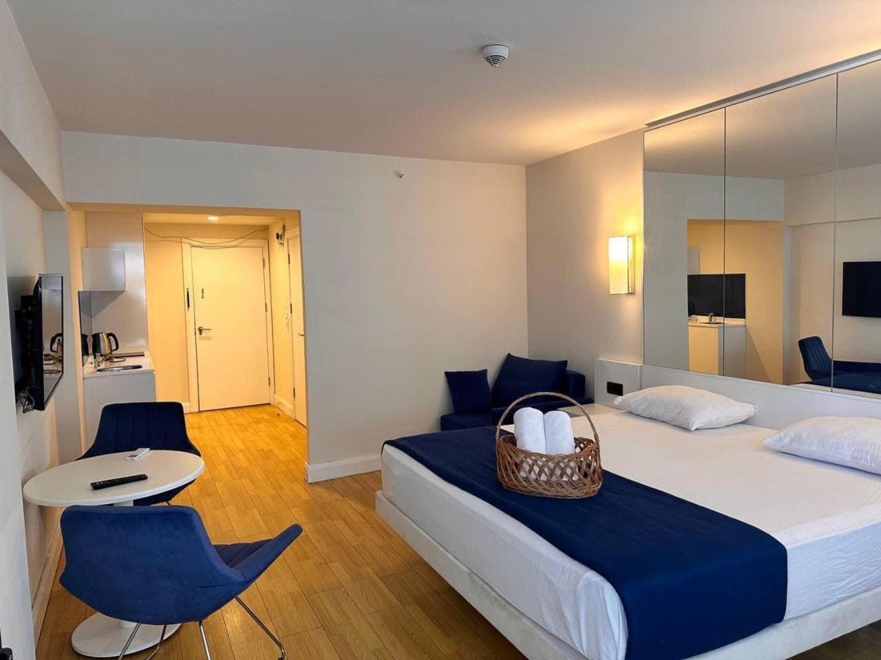 Orbi City Apartment With Sea View Batumi Bagian luar foto