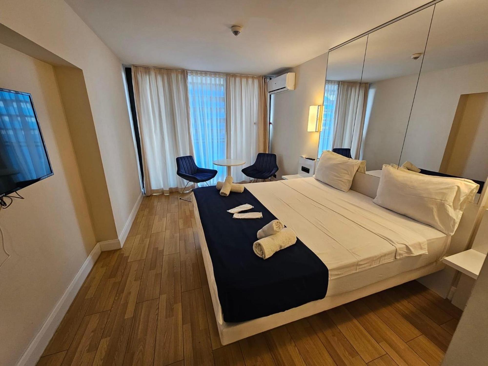 Orbi City Apartment With Sea View Batumi Bagian luar foto