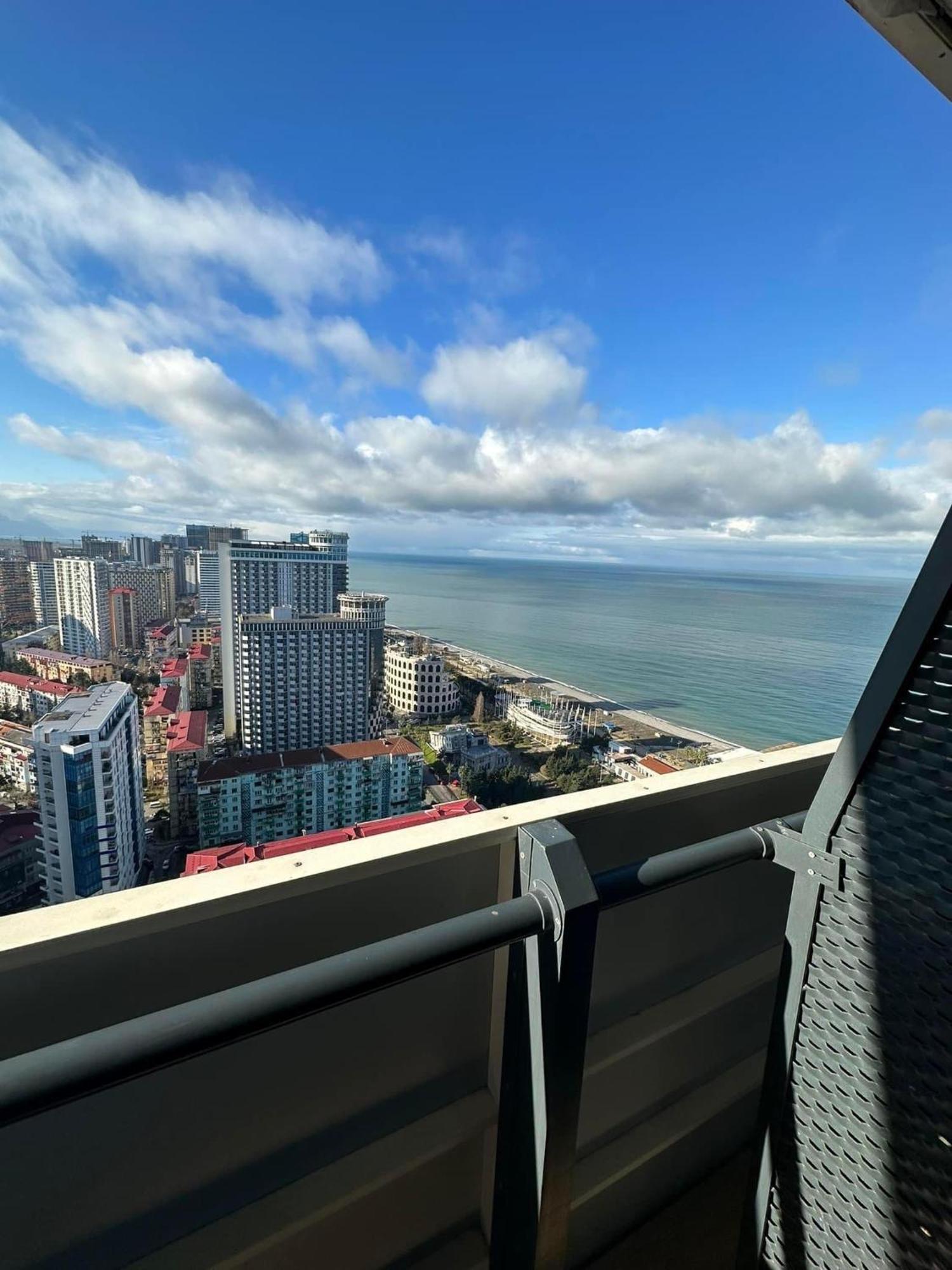 Orbi City Apartment With Sea View Batumi Bagian luar foto