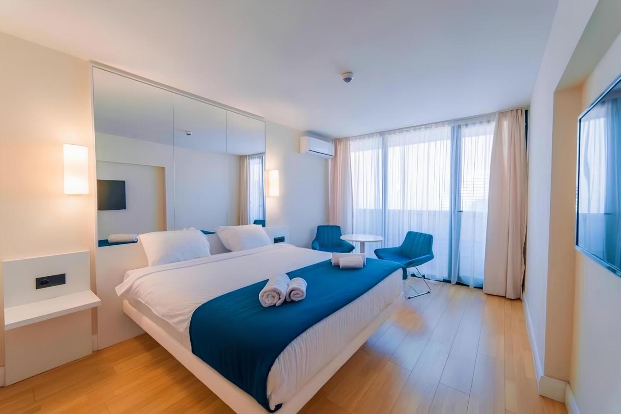 Orbi City Apartment With Sea View Batumi Bagian luar foto