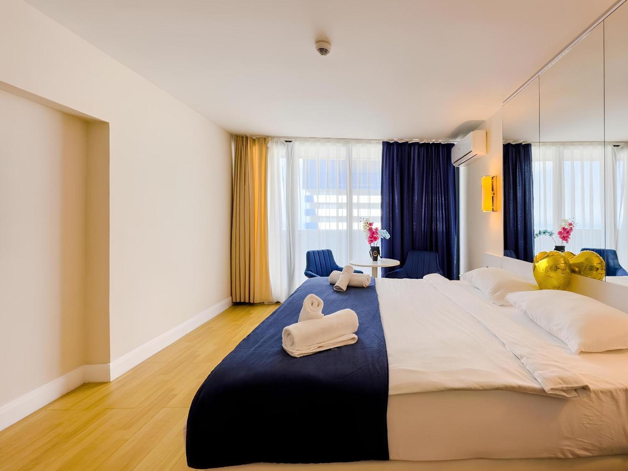 Orbi City Apartment With Sea View Batumi Bagian luar foto