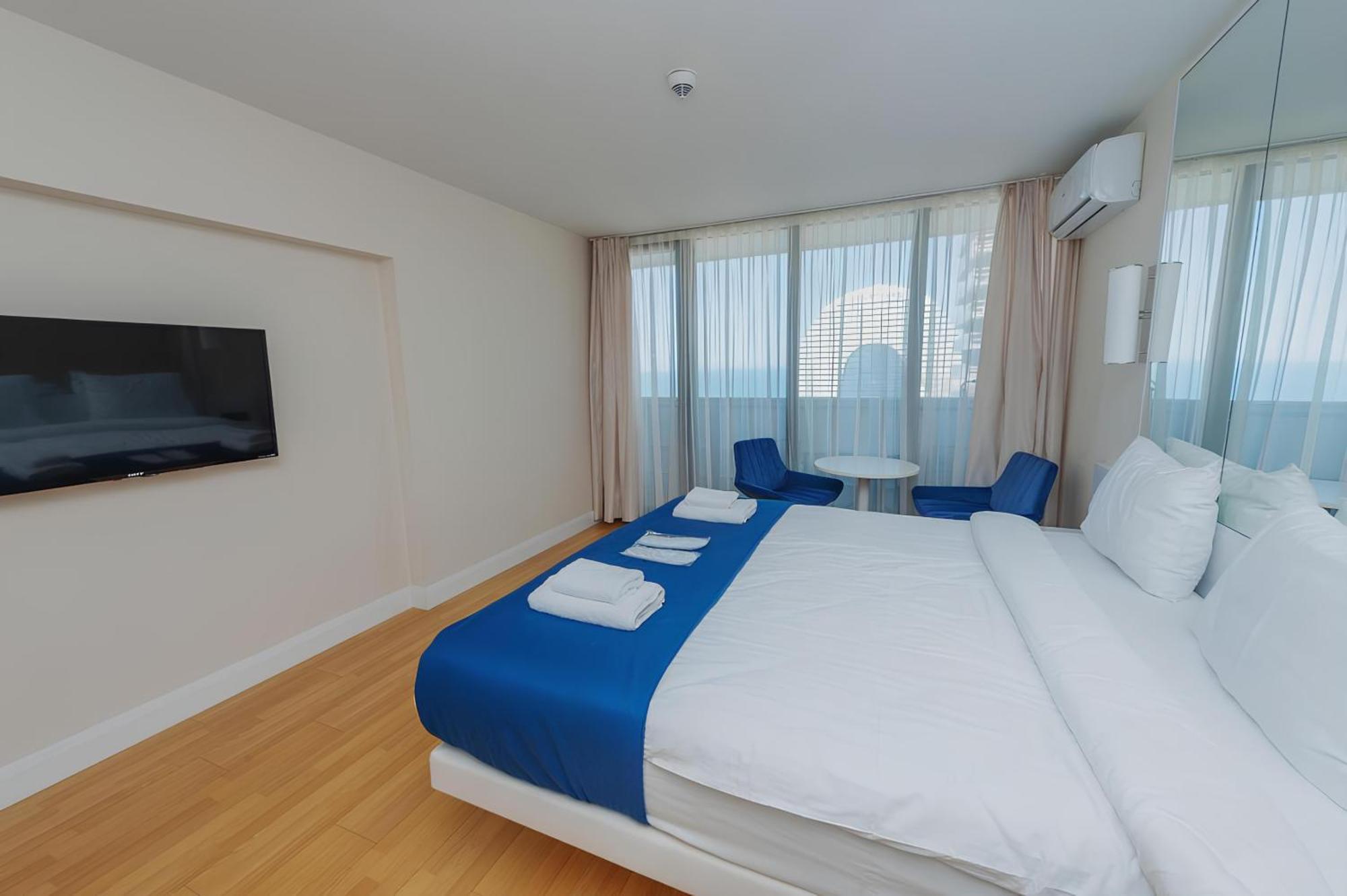 Orbi City Apartment With Sea View Batumi Bagian luar foto