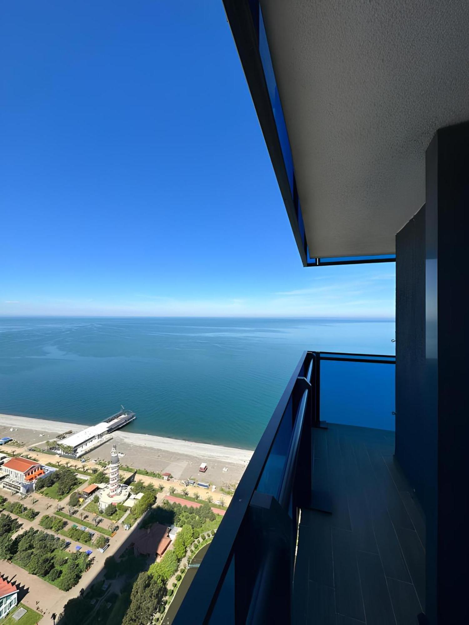Orbi City Apartment With Sea View Batumi Bagian luar foto